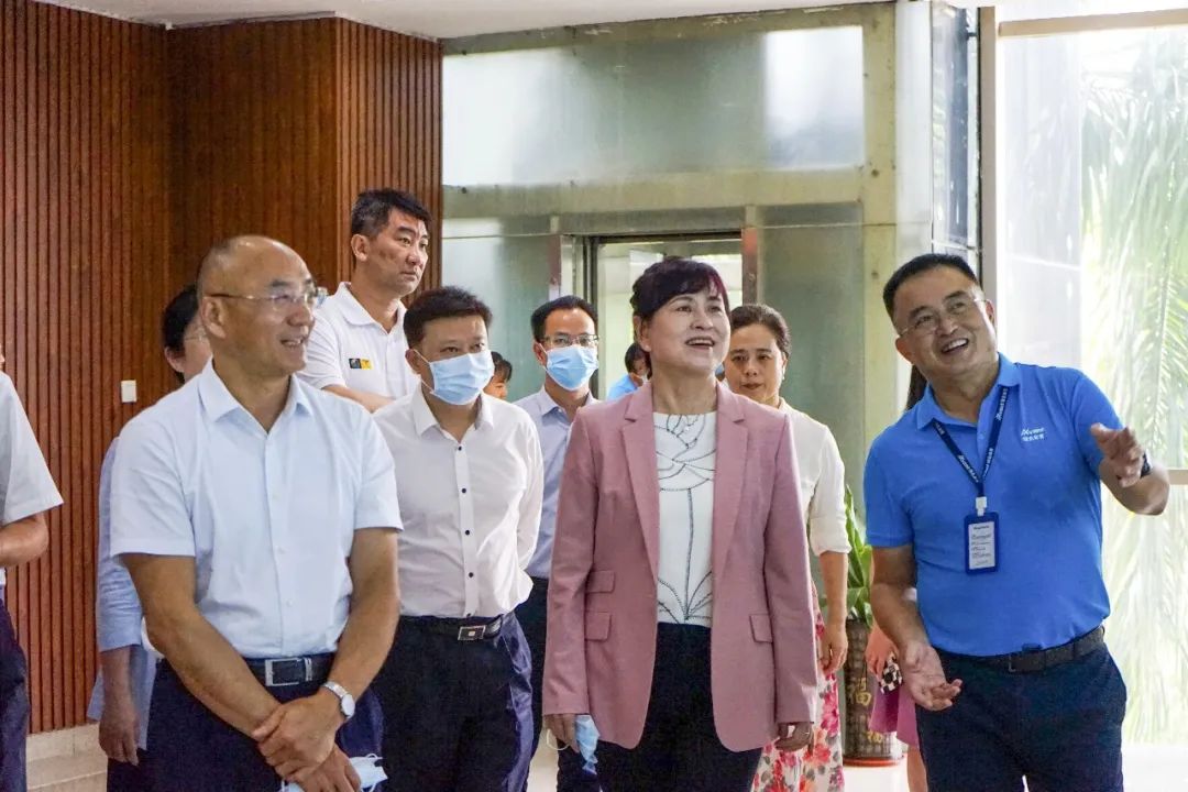 深圳市副市长张华一行莅临领先体育考察调研